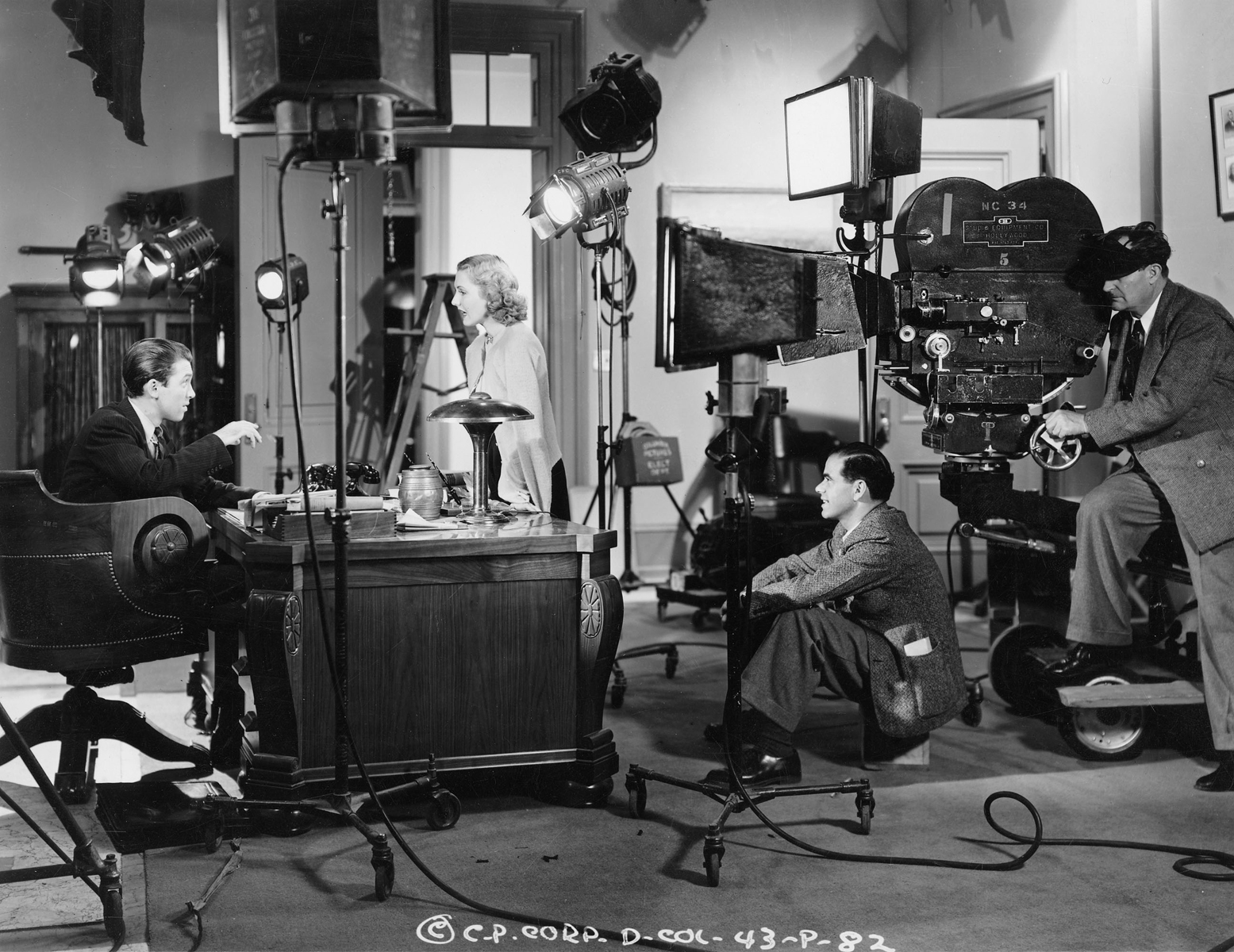 Stillbillede fra filmen Mr. Smith goes to Washington, 1939, der viser frontstage og backstage i en analog medievirkelighed.